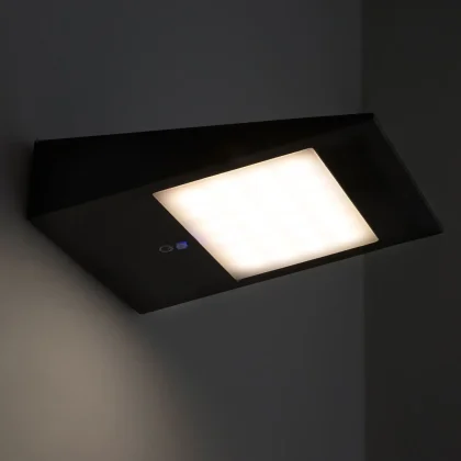 LED SOLAR Wandleuchte mit HF-Bewegungs- u. Helligkeitssensor, 2W, IP54, warmweiss